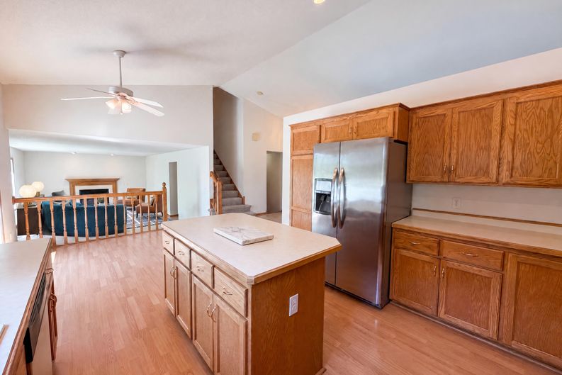 Photo 8 of 34 of 8763 Autumn Oaks Dr, Rockford, MN