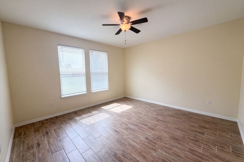 Photo 14 of 25 of 394 Alcove Dr, Groveland, FL