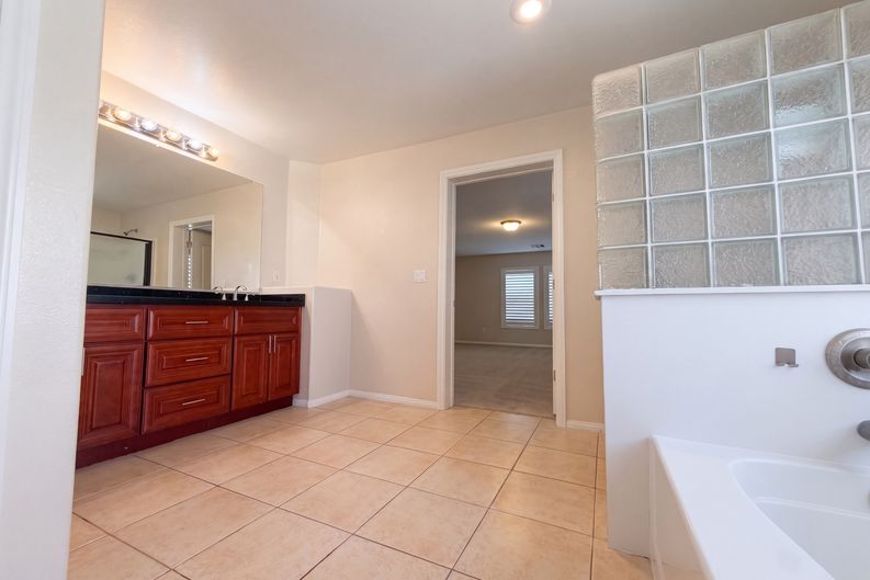 Photo 14 of 30 of 5925 Big Horn View St, North Las Vegas, NV