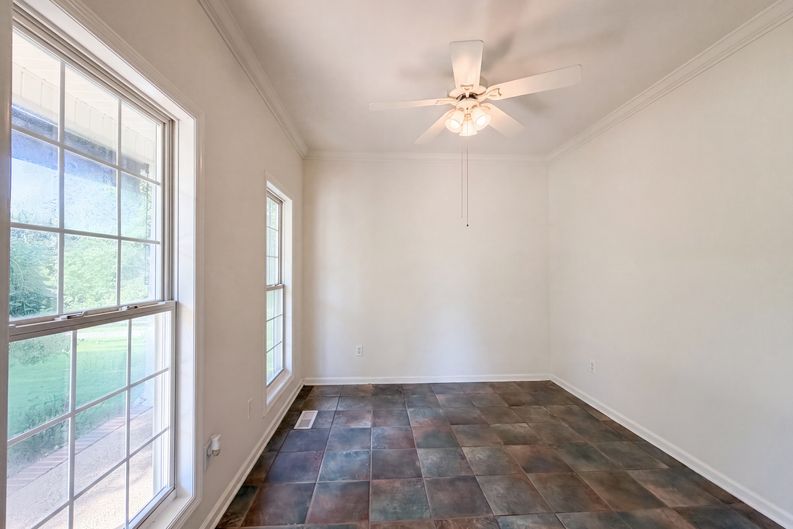 Photo 10 of 28 of 2120 Spring Lake Dr, Spring Hill, TN