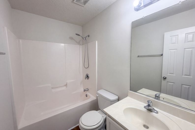 Photo 13 of 19 of 6008 White Chapel Way, Greensboro, NC