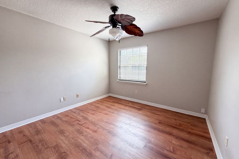Photo 11 of 28 of 8382 Chason Rd W, Jacksonville, FL
