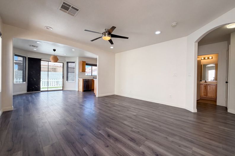 Photo 3 of 17 of 4818 Lone Grove Dr, Las Vegas, NV