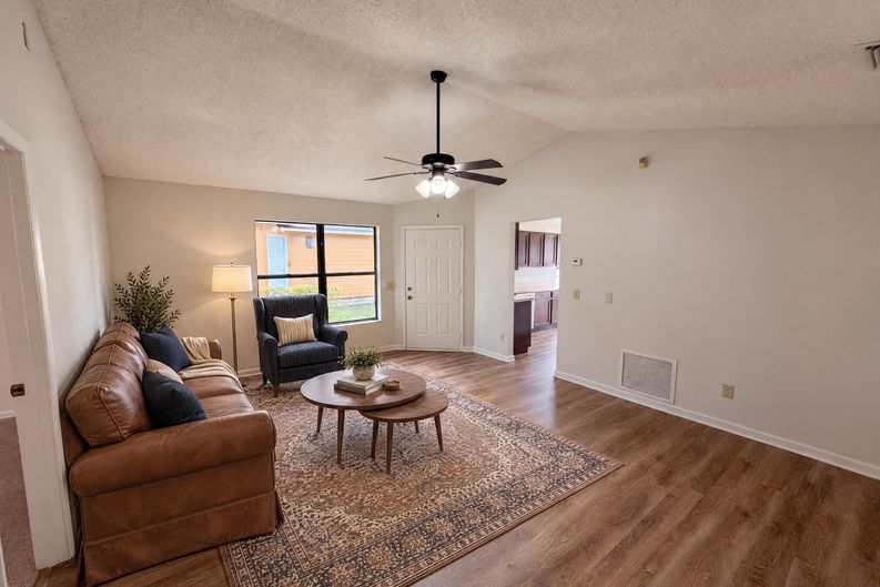 Photo 3 of 25 of 10033 Creekwater Blvd, Orlando, FL