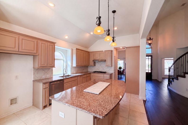 Photo 15 of 34 of 4305 Curlew Ln, Garland, TX