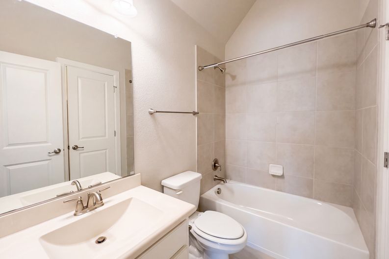 Photo 6 of 23 of 965 Touchstone Rd, Frisco, TX