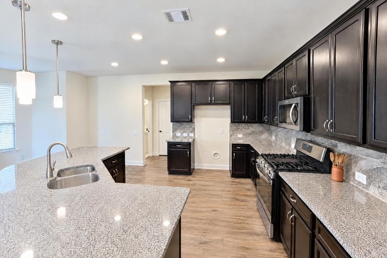 Photo 6 of 23 of 2713 Ranger Ln, Aubrey, TX