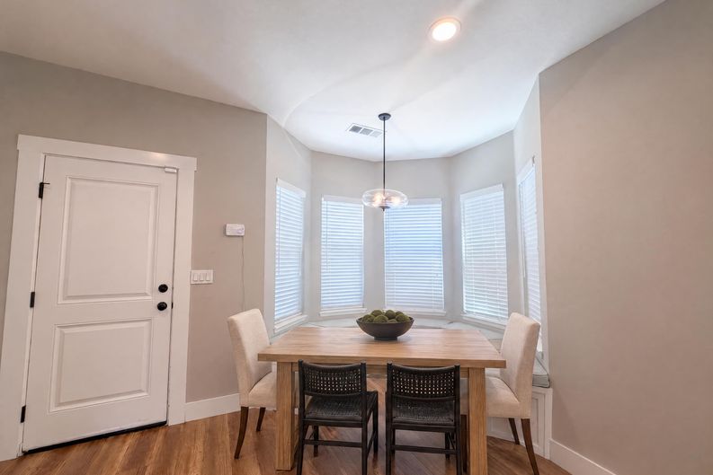 Photo 6 of 41 of 3210 San Jose Way, Sacramento, CA