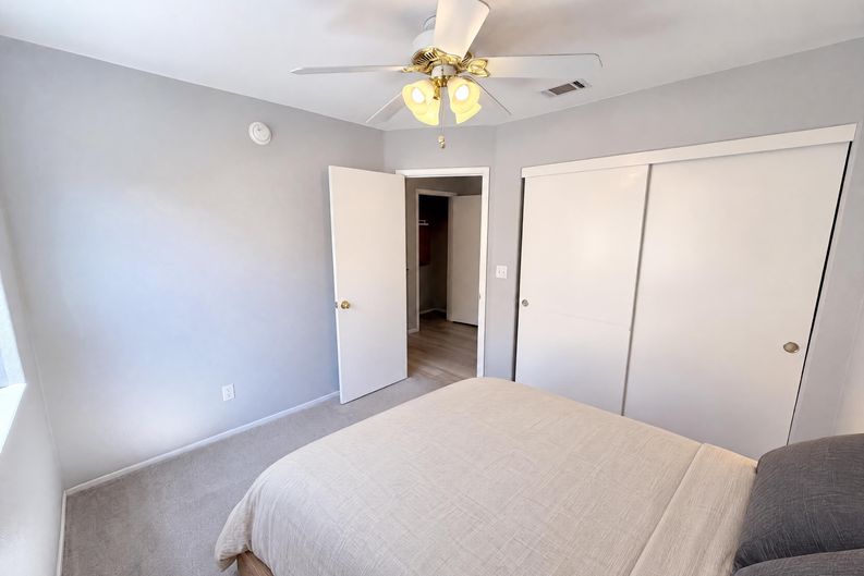 Photo 15 of 33 of 9121 Indian Breeze Dr, Las Vegas, NV