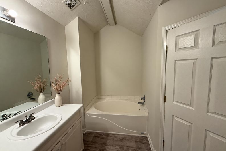 Photo 12 of 21 of 6140 Steve Scarlett Pl, La Vergne, TN