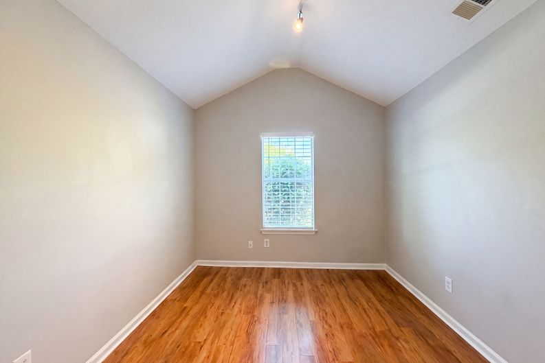 Photo 8 of 19 of 3167 River Oak Rd, Decatur, GA