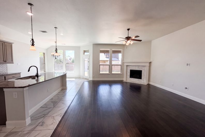 Photo 3 of 20 of 130 Red Pine Dr, Red Oak, TX