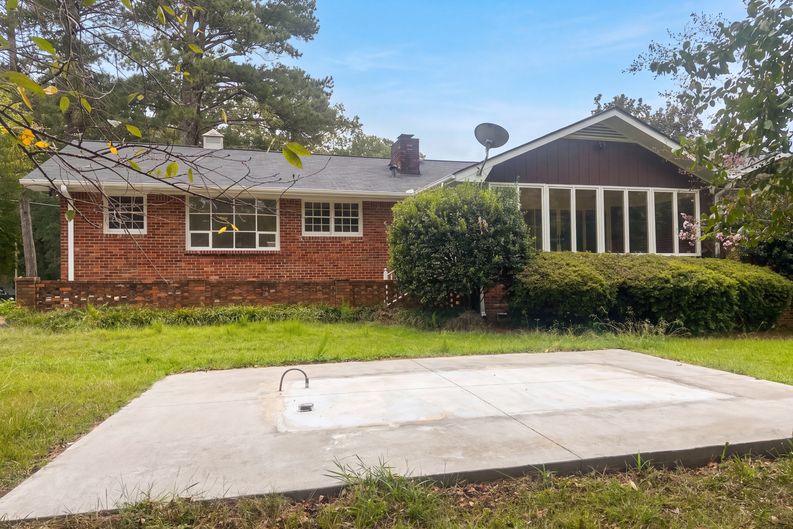 Photo 5 of 27 of 2186 Ingram Rd, Duluth, GA