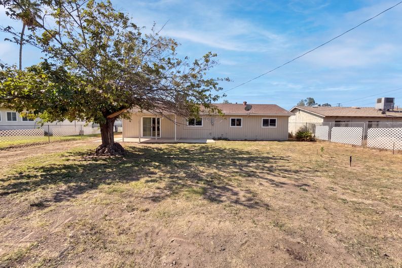 Photo 5 of 21 of 26934 10th St, Highland, CA