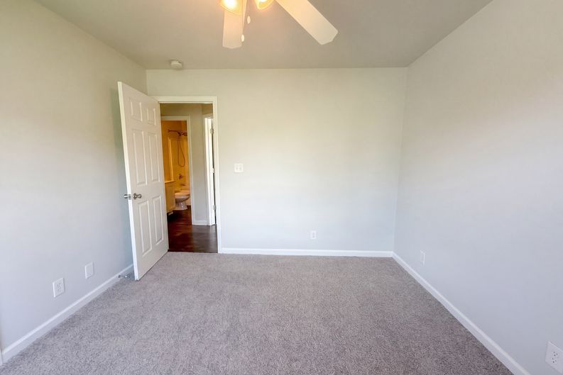 Photo 10 of 24 of 3148 Brook Hill Dr, Clarksville, TN