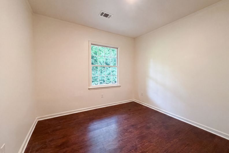Photo 9 of 18 of 856 Glenway Dr, Atlanta, GA