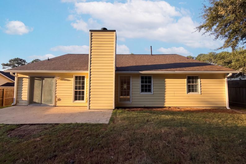 Photo 5 of 30 of 2119 Crystal Lake Dr, Lawrenceville, GA
