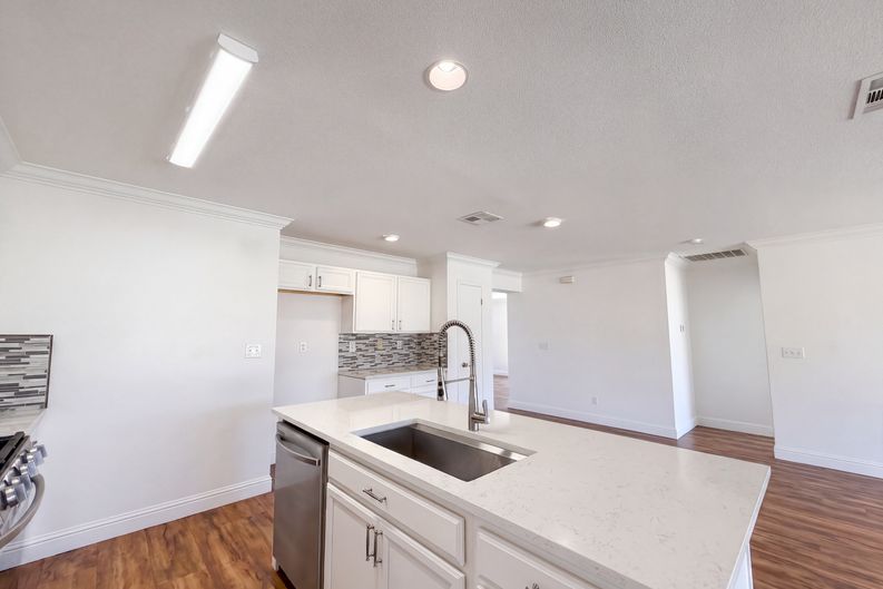 Photo 14 of 39 of 8460 Orchard Creek Way, Elk Grove, CA
