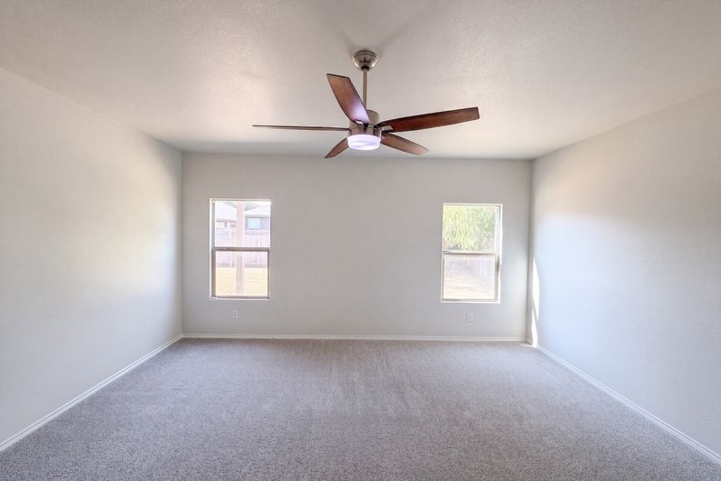 Photo 4 of 28 of 625 River Rock Dr, Azle, TX