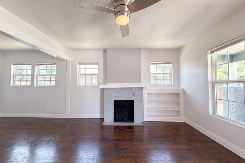 Photo 6 of 17 of 2832 Avenue I, Fort Worth, TX