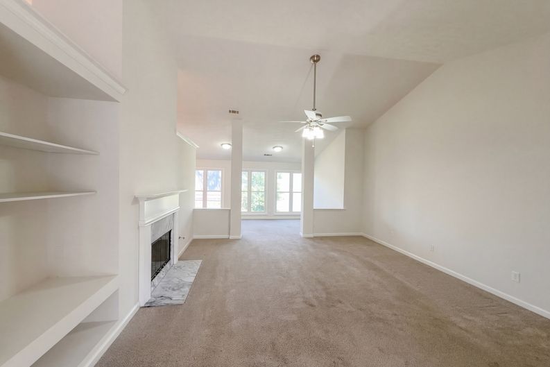 Photo 7 of 19 of 2840 Meridian Dr, Dacula, GA