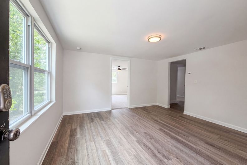 Photo 8 of 19 of 7008 Thurston Rd, Jacksonville, FL
