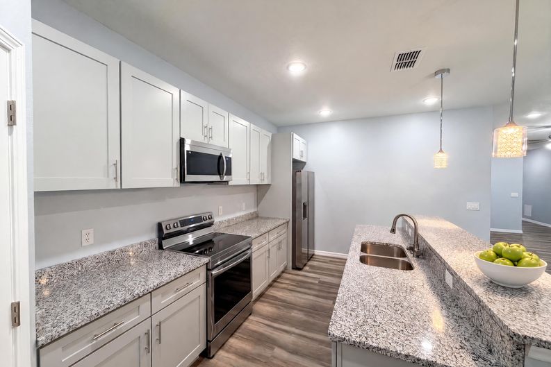 Photo 9 of 27 of 1013 W 11th St, Sanford, FL