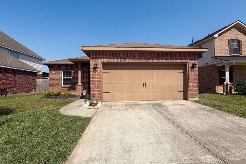 Photo 10 of 23 of 1038 Cash St, Alvin, TX