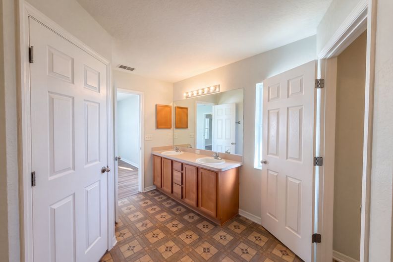Photo 11 of 29 of 6041 Parnell Ave, Spring Hill, FL