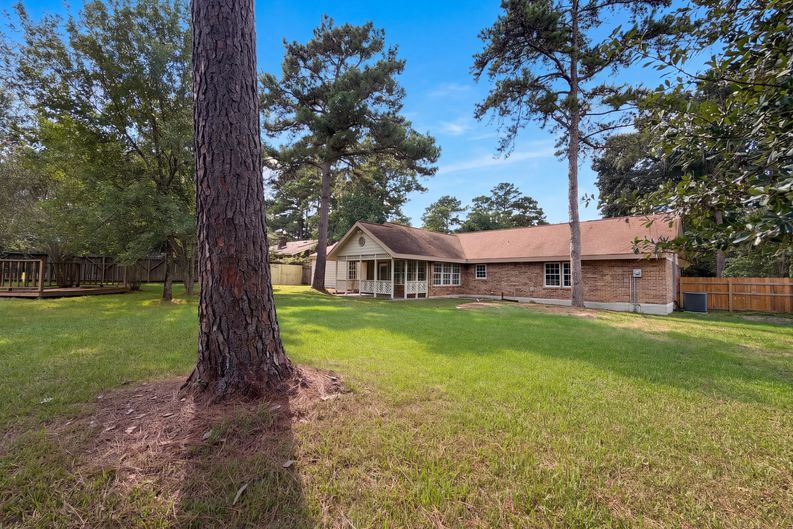 Photo 17 of 19 of 1119 Coe Rd, Pinehurst, TX