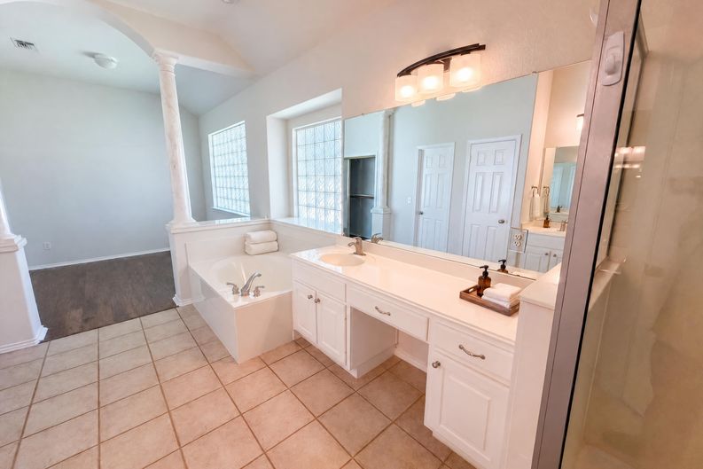 Photo 17 of 24 of 117 Brentwood Dr, Georgetown, TX