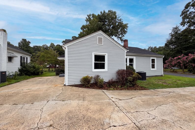 Photo 14 of 17 of 821 Jackson St, Gastonia, NC