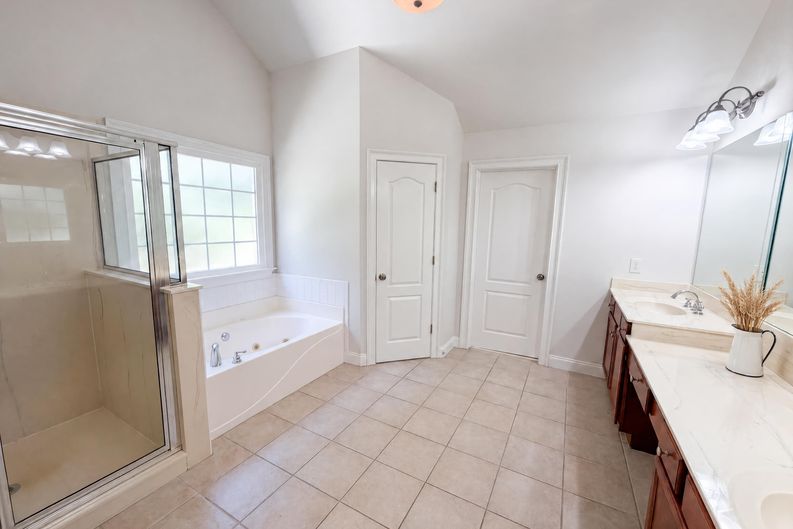 Photo 6 of 23 of 861 Windsor Creek Dr, Grayson, GA