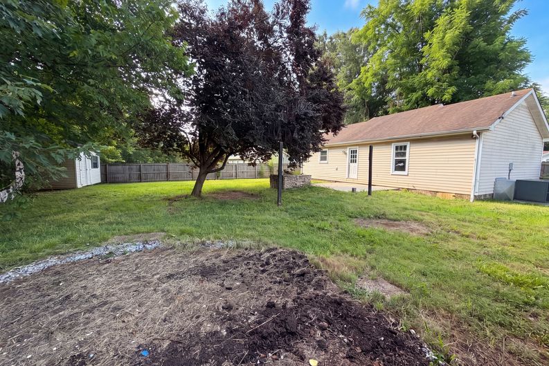 Photo 15 of 17 of 225 Tobacco Rd, Clarksville, TN