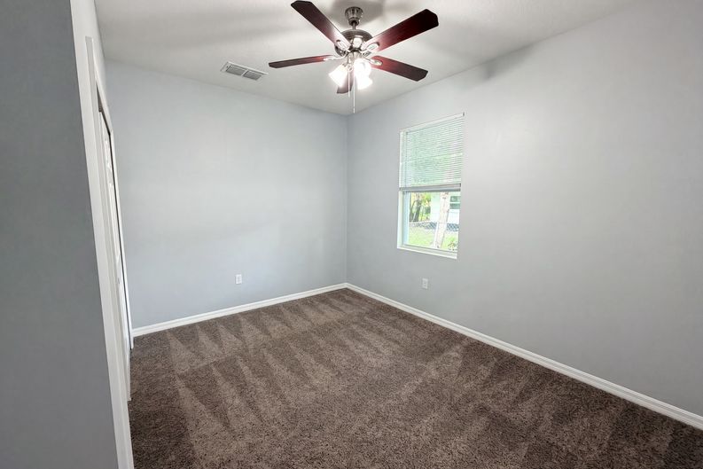 Photo 14 of 27 of 1013 W 11th St, Sanford, FL