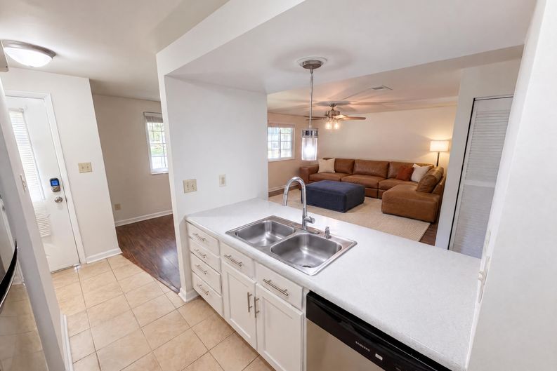 Photo 7 of 18 of 3618 Gustar Ct, Charlotte, NC
