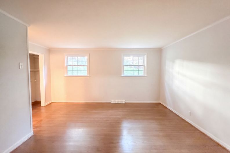 Photo 4 of 22 of 1223 Beverly Hills Dr, Clarksville, TN