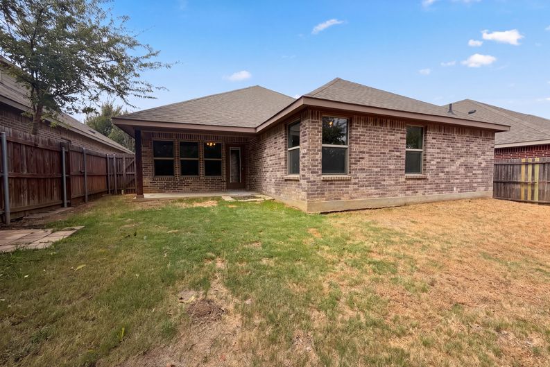Photo 5 of 18 of 11813 Bellegrove Rd, Burleson, TX