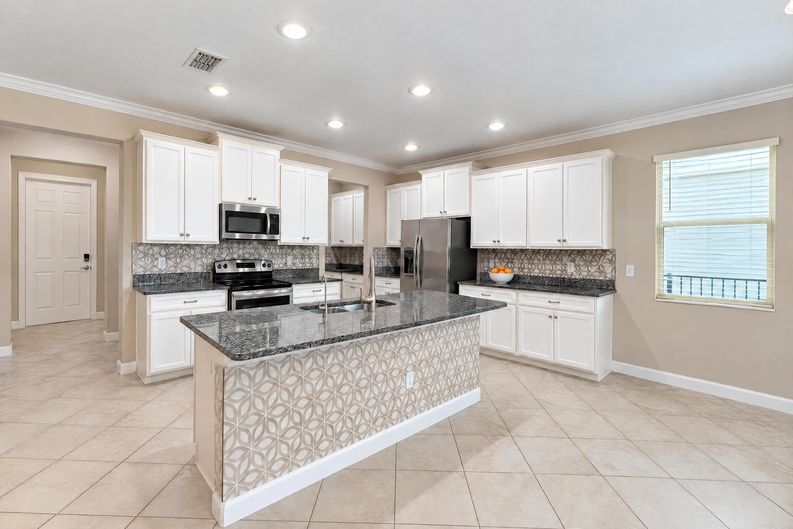 Photo 3 of 34 of 6244 English Hollow Rd, Tampa, FL