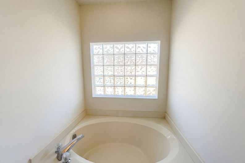 Photo 16 of 22 of 978 Tammy Cove Ln, Jacksonville, FL