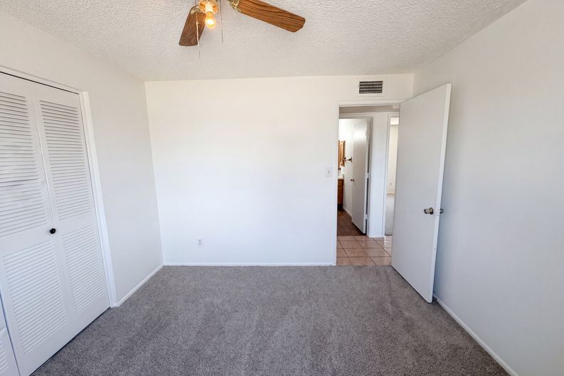 Photo 9 of 19 of 2831 N 70th Dr, Phoenix, AZ