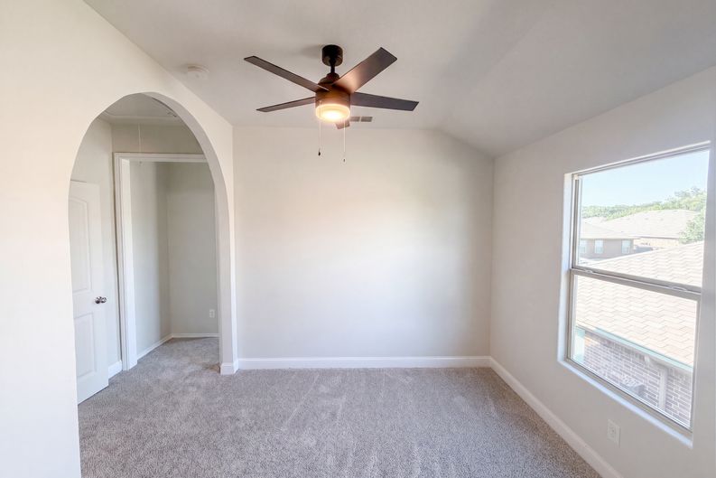 Photo 12 of 28 of 625 River Rock Dr, Azle, TX