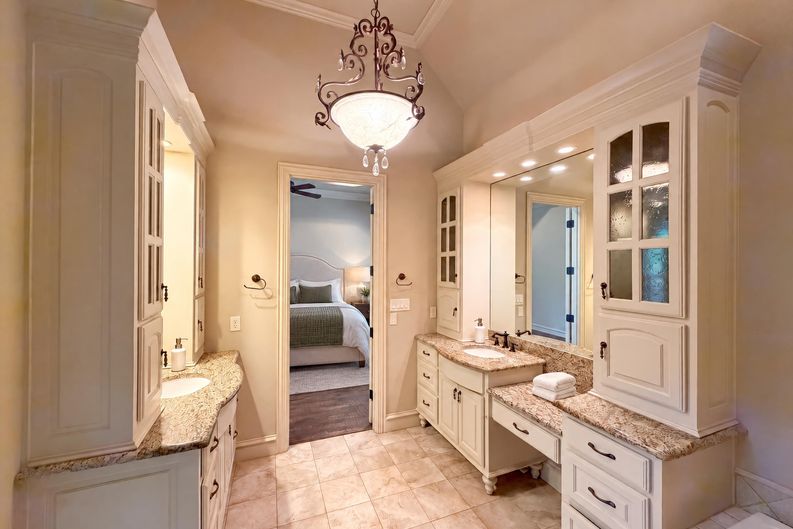 Photo 17 of 33 of 6113 Rock Dove Cir, Colleyville, TX