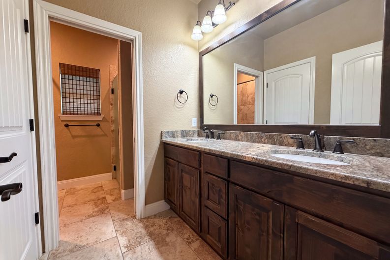 Photo 15 of 16 of 105 E Eden Vly, Adkins, TX