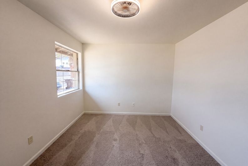 Photo 6 of 26 of 10501 W Loma Ln, Peoria, AZ