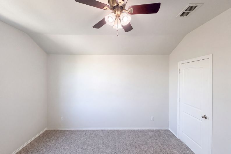 Photo 18 of 28 of 625 River Rock Dr, Azle, TX