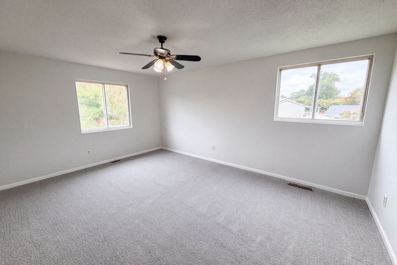 Photo 4 of 20 of 6786 Moss Ct, North Charleston, SC