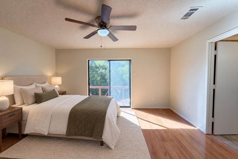 Photo 4 of 28 of 15830 Hilltop Dr, Kemp, TX
