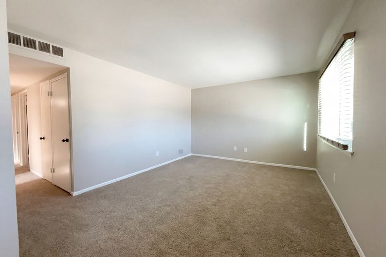 Photo 4 of 17 of 7912 Pine St, Taylor, MI