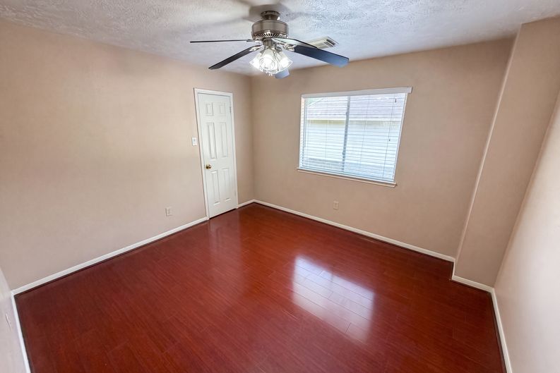 Photo 16 of 28 of 4215 River Ranch Dr, Pasadena, TX